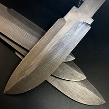 Laden Sie das Bild in den Galerie-Viewer, Einzigartiger Laminated Steel Blade Blank für Messerherstellung, Basteln, Hobby. Art. 9.100.1