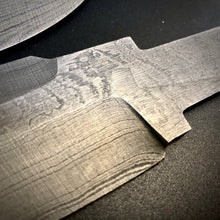 Laden Sie das Bild in den Galerie-Viewer, Einzigartiger Laminated Steel Blade Blank für Messerherstellung, Basteln, Hobby. Art. 9.100.1