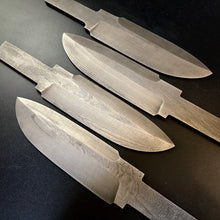 Laden Sie das Bild in den Galerie-Viewer, Einzigartiger Laminated Steel Blade Blank für Messerherstellung, Basteln, Hobby. Art. 9.100.1