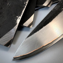 Laden Sie das Bild in den Galerie-Viewer, Laminierter Stahl, „San Mai“ Forge Billet für die professionelle Messerherstellung. Art. 9.057