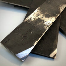 Cargar imagen en el visor de la galería, Palanquilla de forja de acero laminado “San Mai” para la fabricación profesional de cuchillos. Arte 9.057