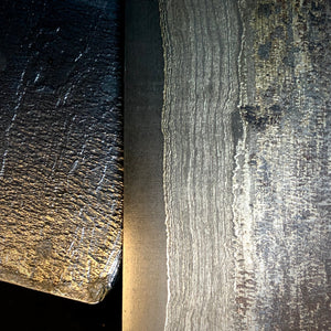 Blanc en acier au carbone laminé multicouche, forge à la main pour la fabrication de couteaux.