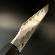 Charger l&#39;image dans la galerie, HANKOTSU 125 mm, meilleur couteau de cuisine de style japonais, acier forgé San Mai, travail d&#39;auteur.
