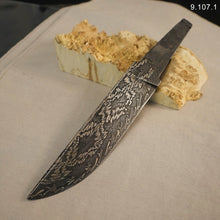 Laden Sie das Bild in den Galerie-Viewer, Unique Art Damascus Steel Blade Blank for knife making, crafting, hobby. Art 9.107.1