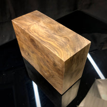 Laden Sie das Bild in den Galerie-Viewer, WALNUT BURL Premium Wood, Blank for woodworking, turning. Art 10.W.31