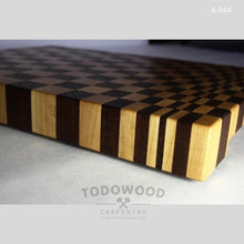Laden Sie das Bild in den Galerie-Viewer, Cutting board, all-natural precious wood and made by hand, Full Eco! Art 4.042 - IRON LUCKY