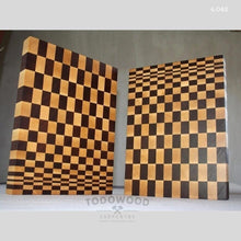 Laden Sie das Bild in den Galerie-Viewer, Cutting board, all-natural precious wood and made by hand, Full Eco! Art 4.042 - IRON LUCKY