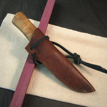 Charger l&#39;image dans la galerie, Knife Hunting, Laminated Stainless Steel, Hand Forge, Leather sheath. Art 14.343.7